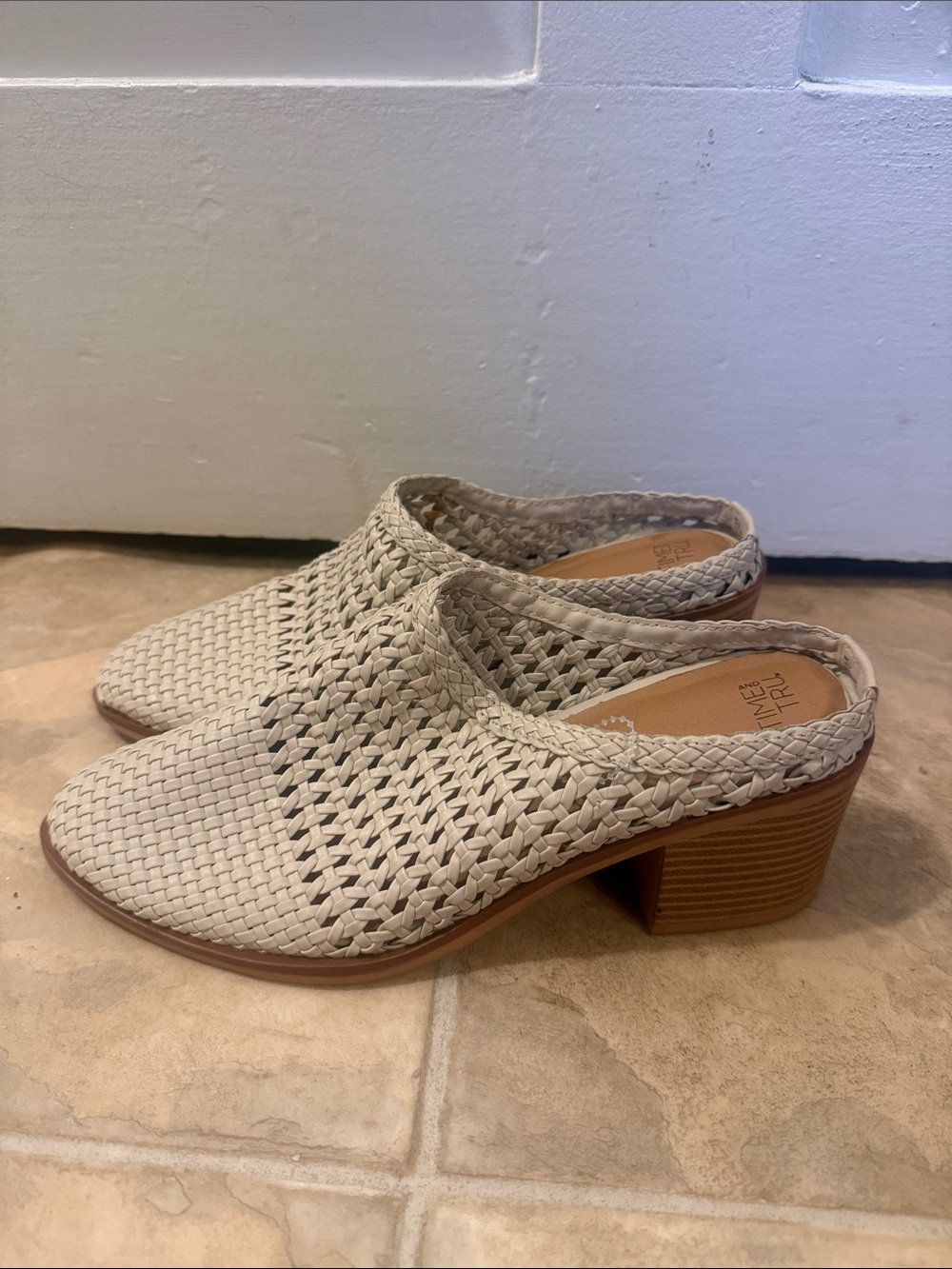 Time and Tru Woven Cream Slip-On Block Heel Mules Size 8 EUC